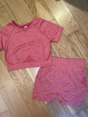 Active wear— Red Heathered Crop Top & Shorts Set